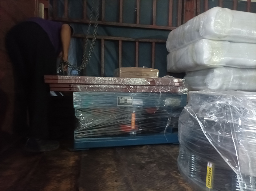 振動平臺、振動篩等發貨